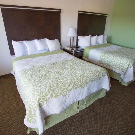 Days Inn By Wyndham Oceanside Exteriör bild