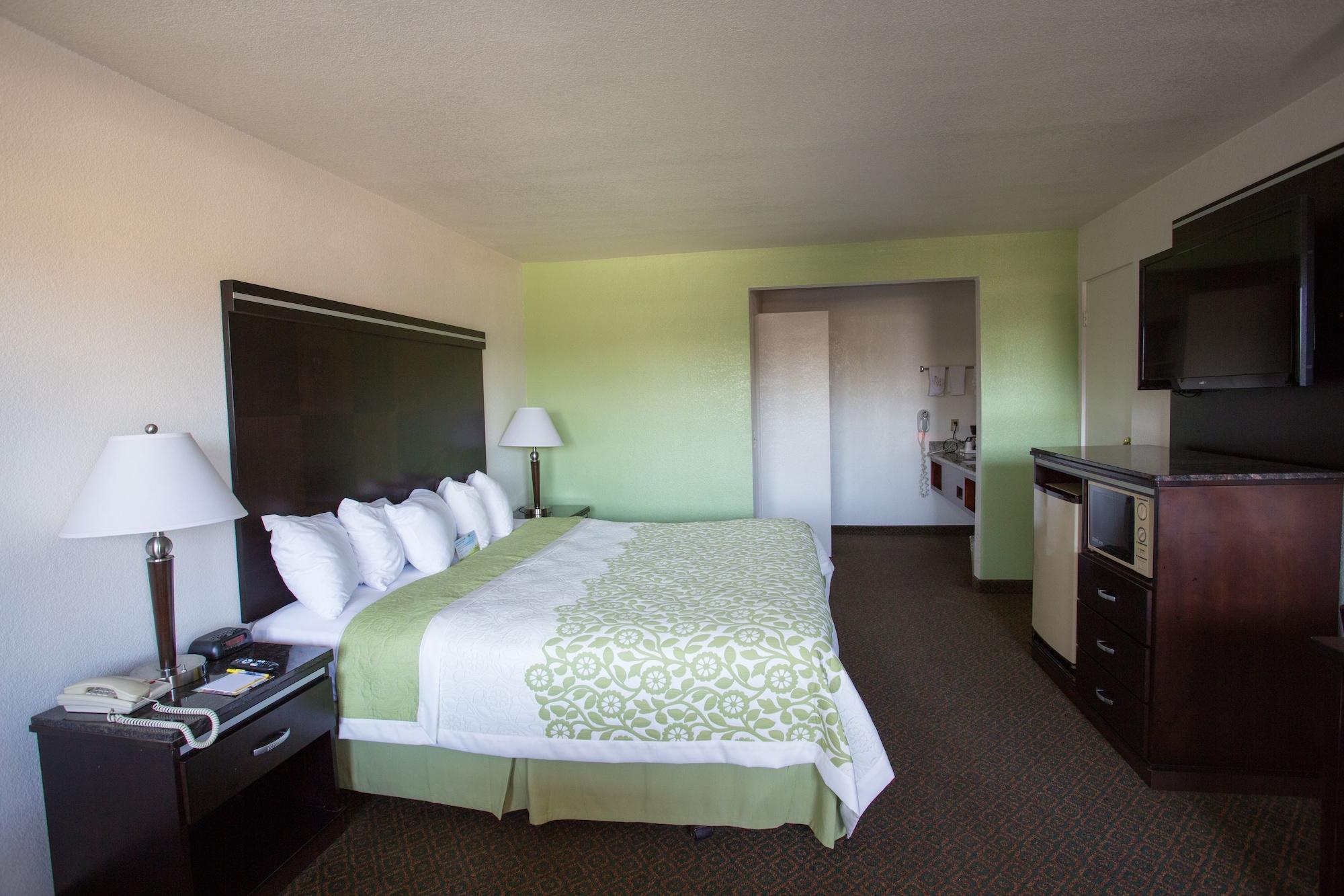 Days Inn By Wyndham Oceanside Exteriör bild