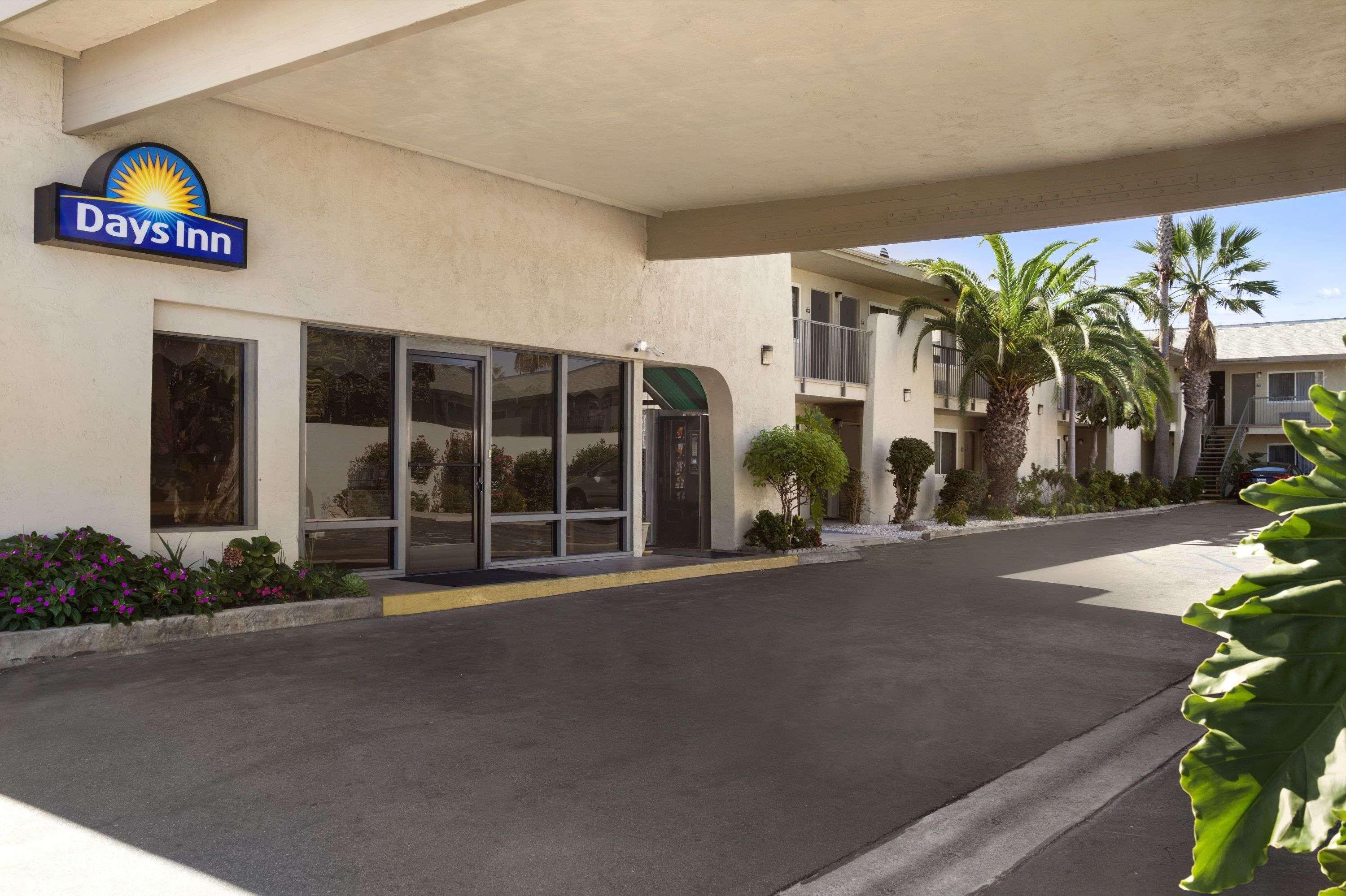 Days Inn By Wyndham Oceanside Exteriör bild