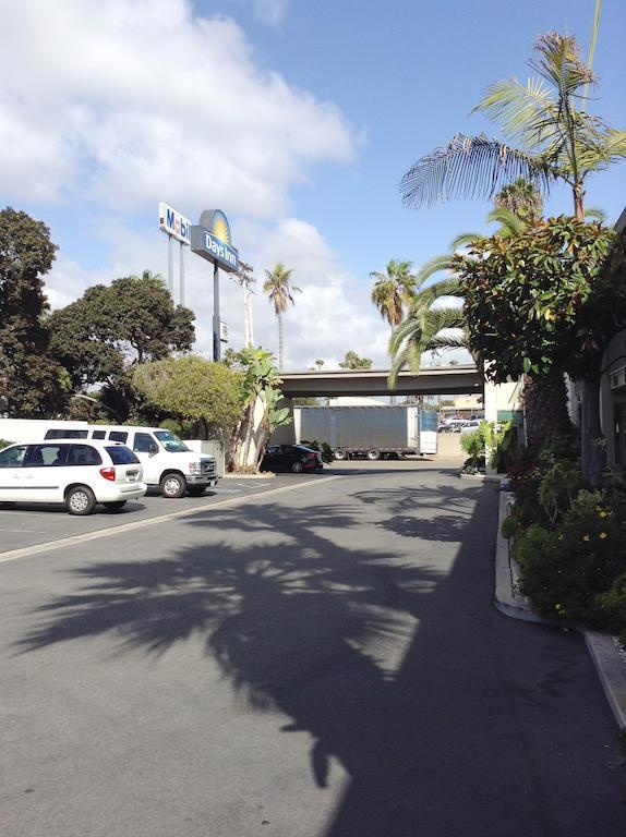 Days Inn By Wyndham Oceanside Exteriör bild