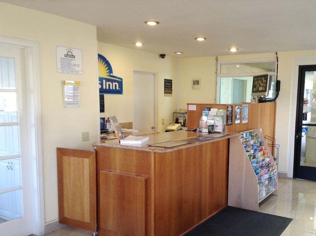 Days Inn By Wyndham Oceanside Exteriör bild