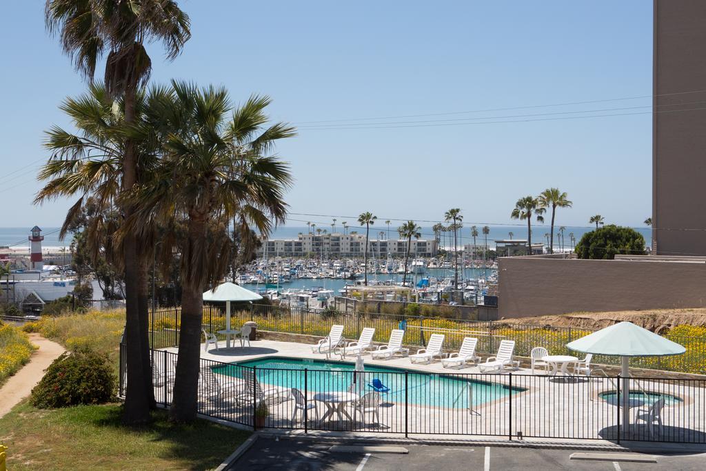 Days Inn By Wyndham Oceanside Exteriör bild