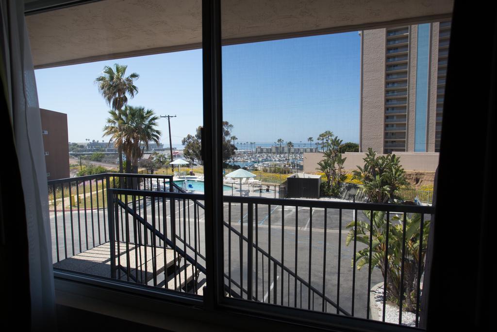Days Inn By Wyndham Oceanside Exteriör bild