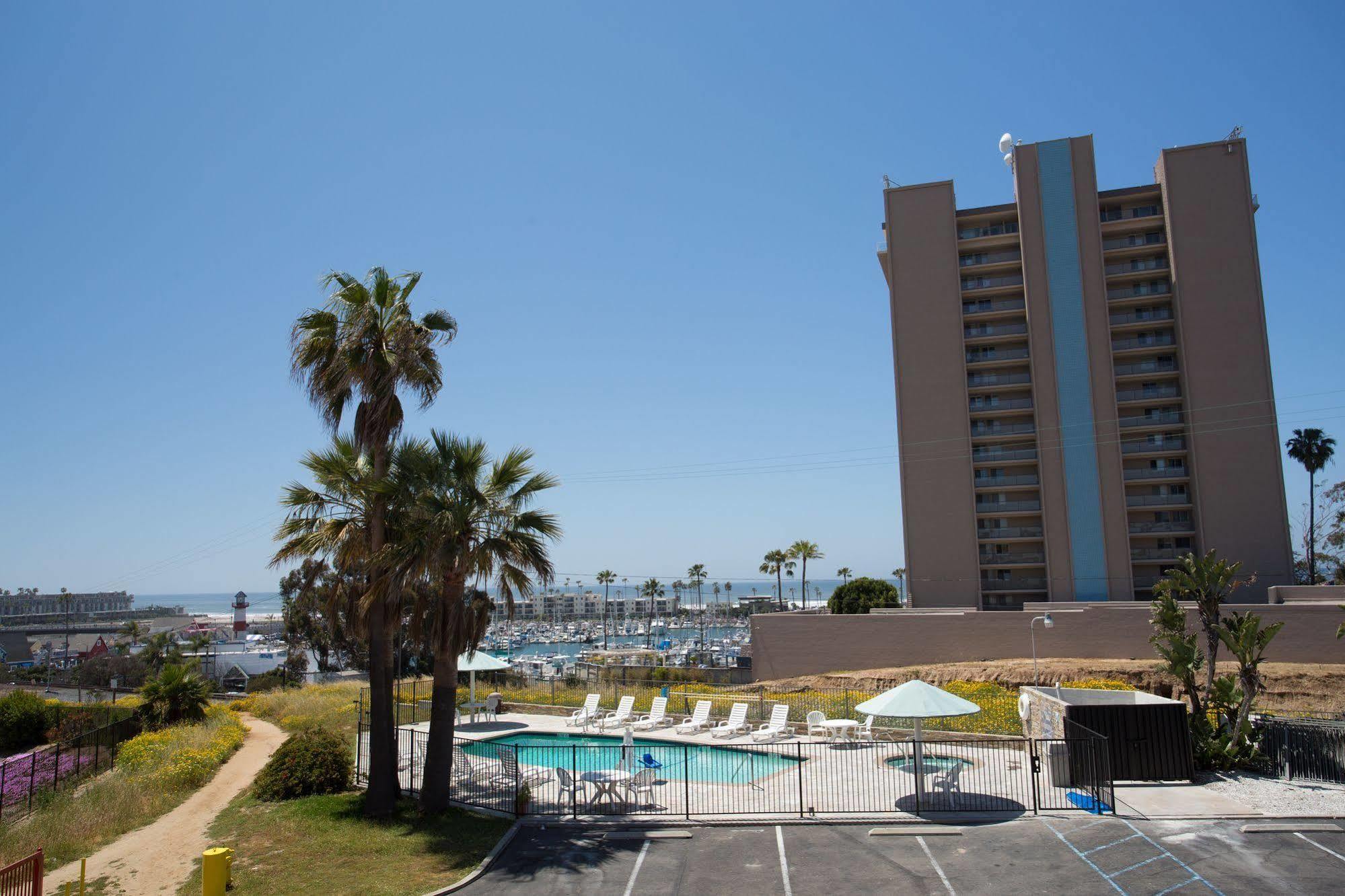 Days Inn By Wyndham Oceanside Exteriör bild