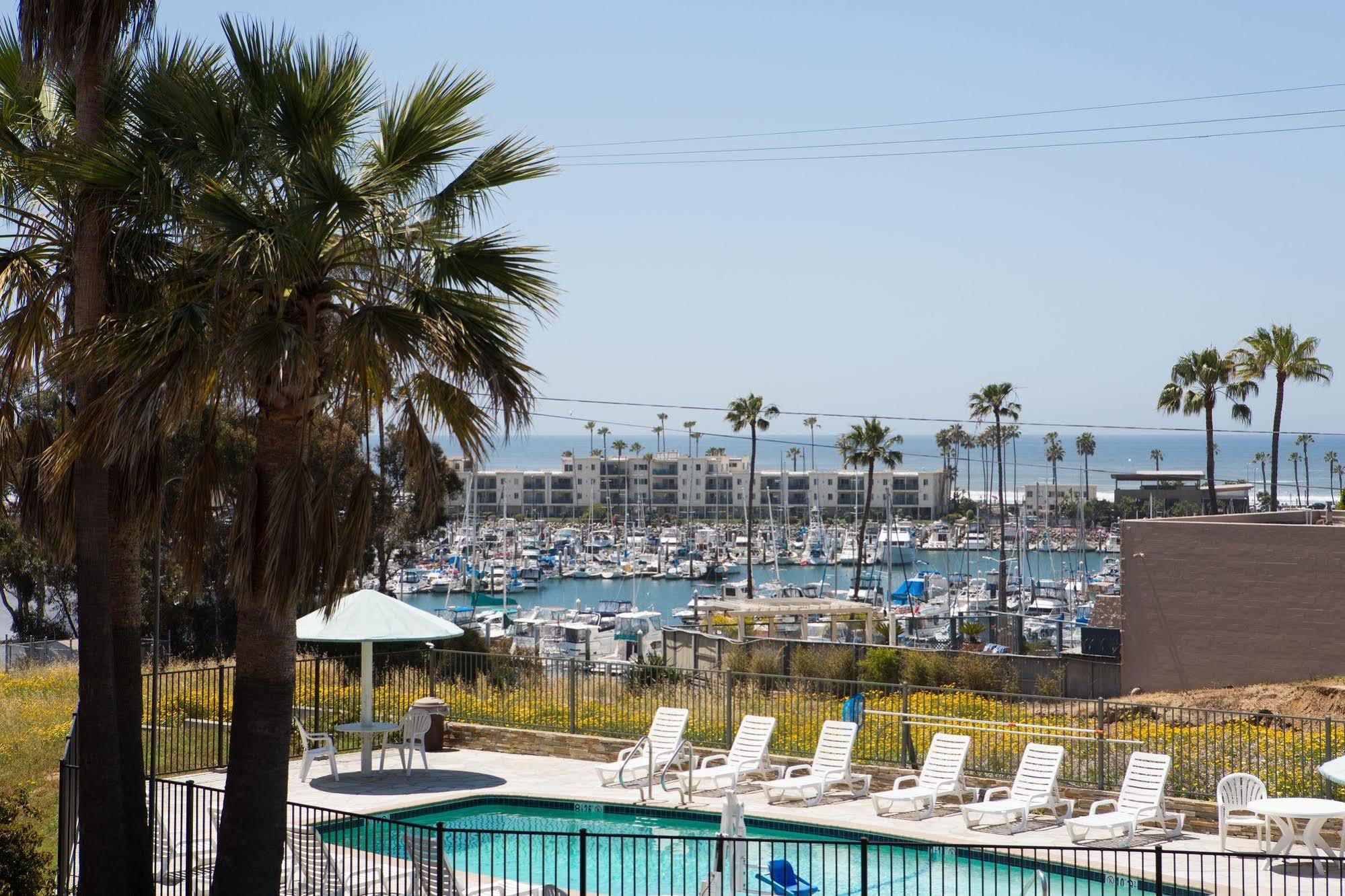 Days Inn By Wyndham Oceanside Exteriör bild